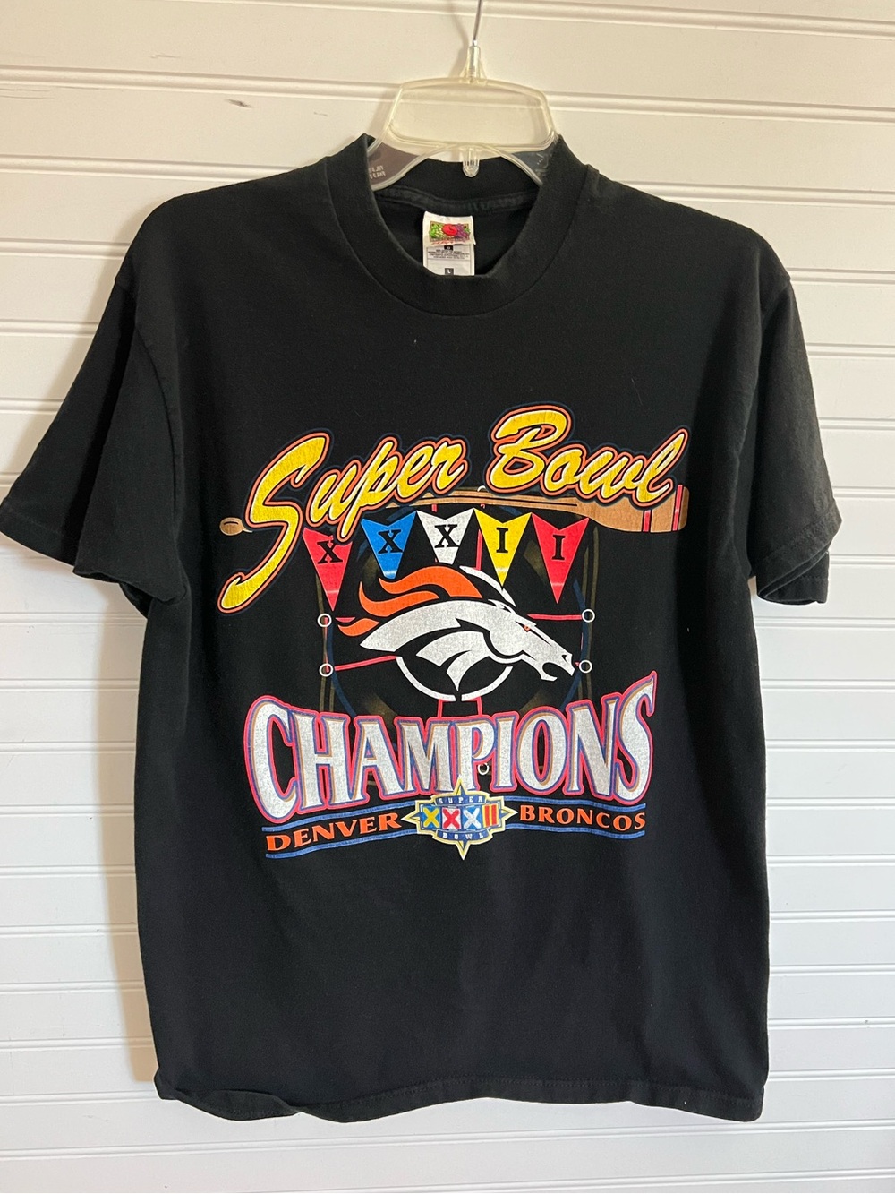 Fruit of the Loom Black Denver Broncos Super Bowl XXII Champions Graphic Tee